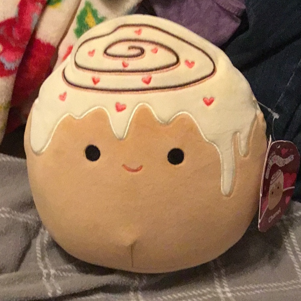 NWT Squishmallow Chanel cinnamon roll